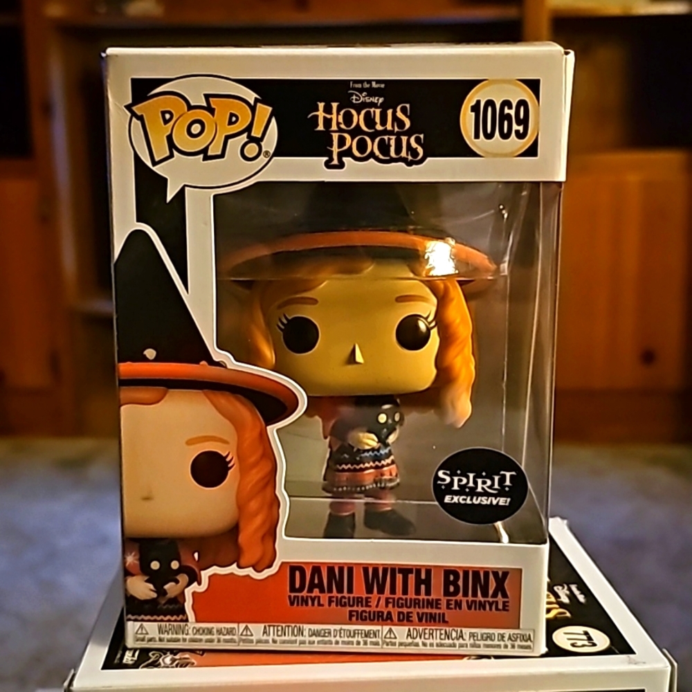 Hocus-pocus Dani with Bink figurine